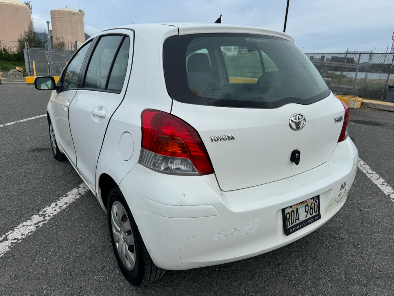 Toyota Yaris LE 4D Hatchback 2010