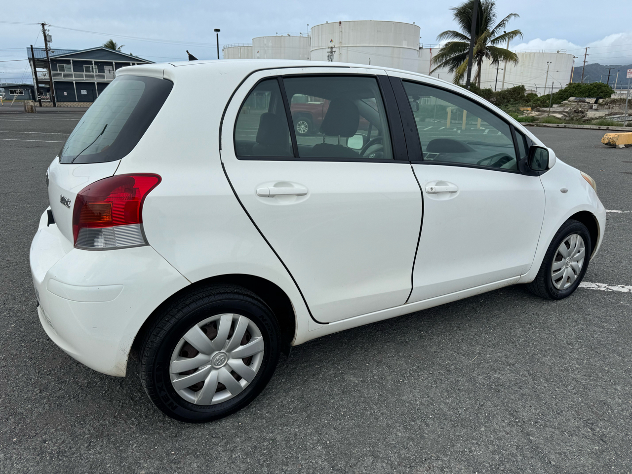 Toyota Yaris LE 4D Hatchback 2010