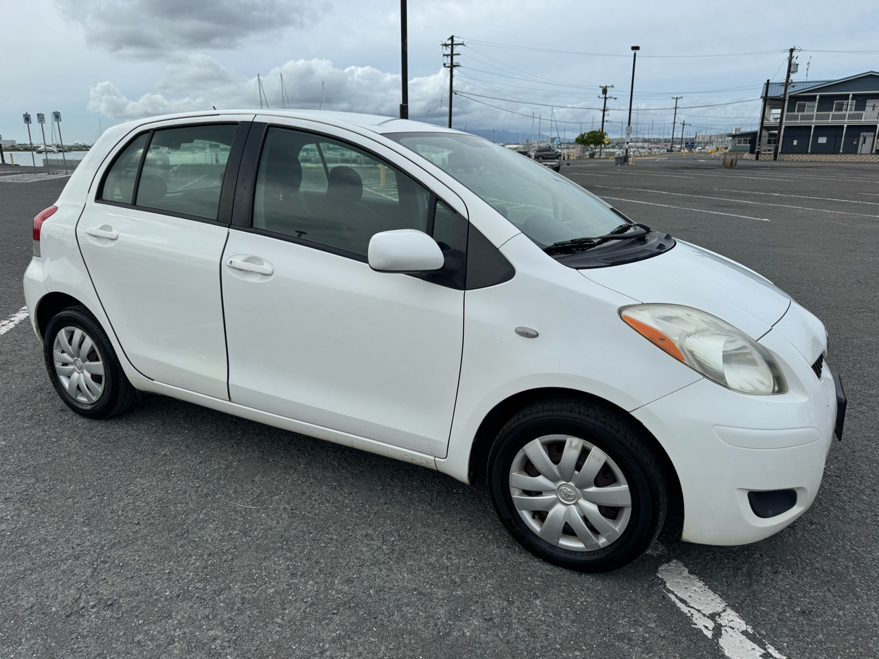 Toyota Yaris LE 4D Hatchback 2010