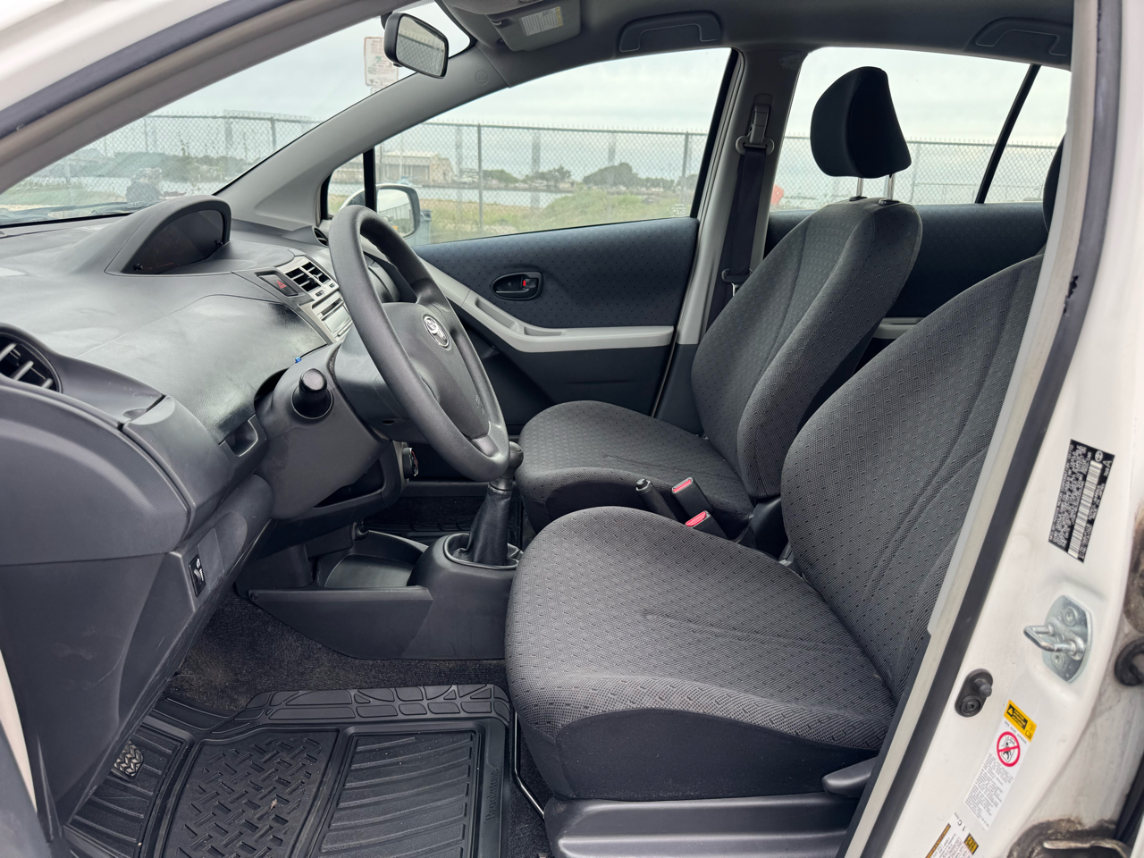 Toyota Yaris LE 4D Hatchback 2010