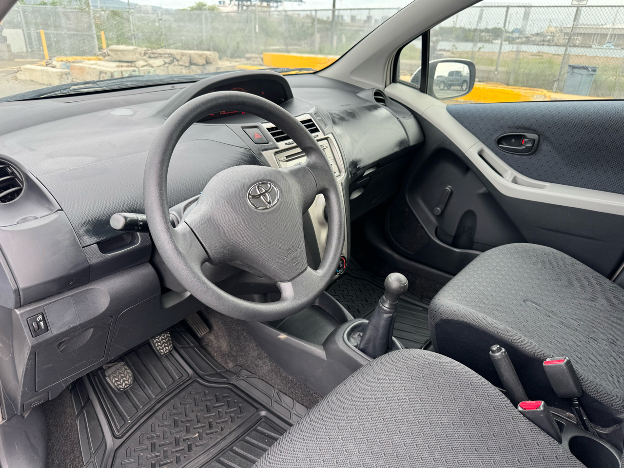 Toyota Yaris LE 4D Hatchback 2010