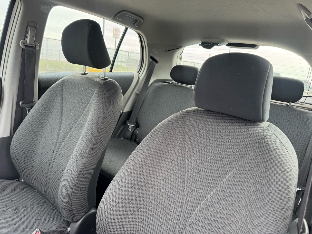 Toyota Yaris LE 4D Hatchback 2010