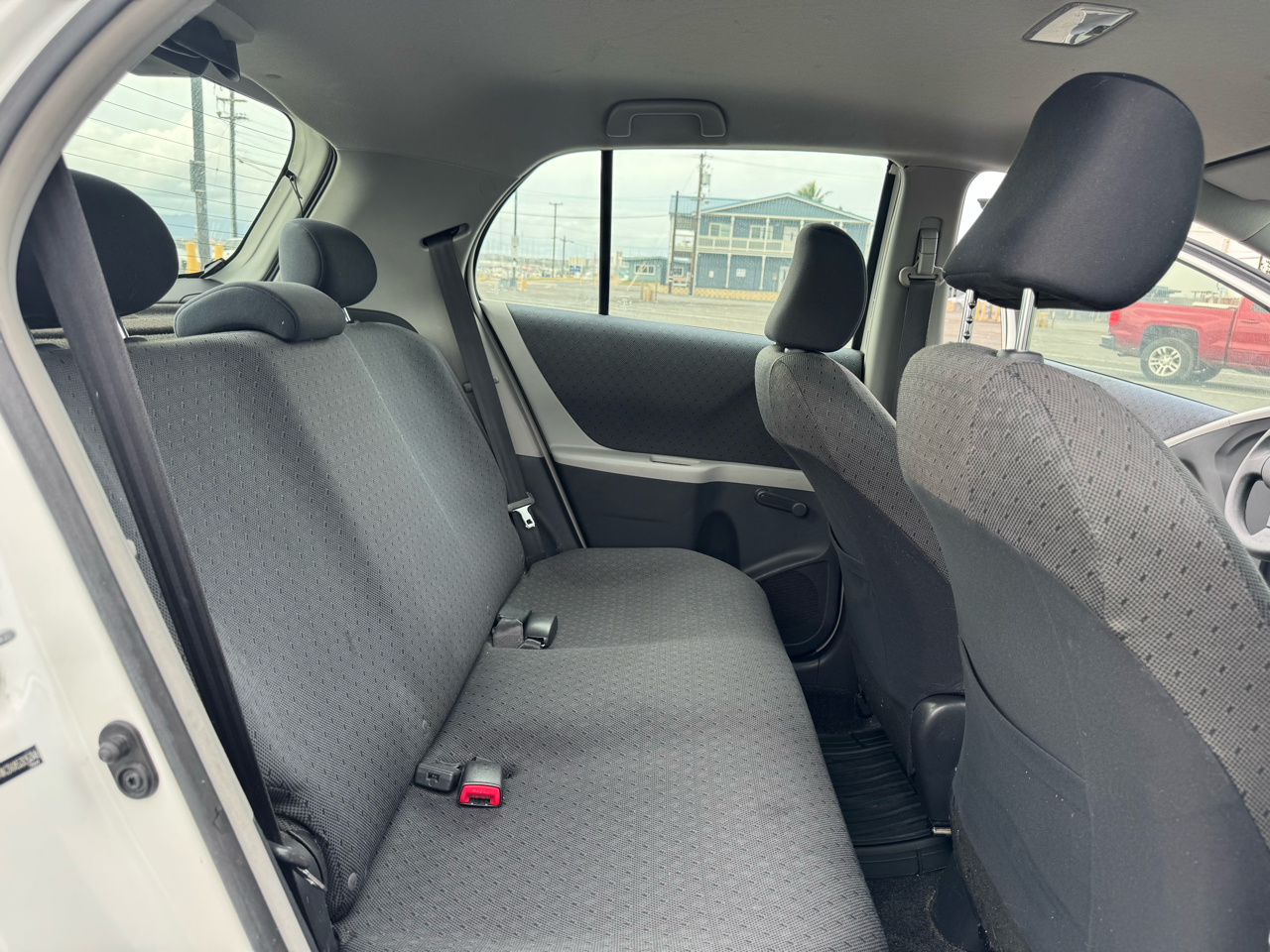 Toyota Yaris LE 4D Hatchback 2010