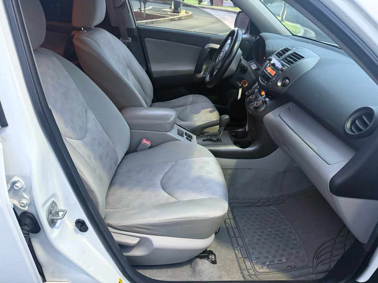 Toyota RAV4 Base I4 4WD with 3rd Row 2011