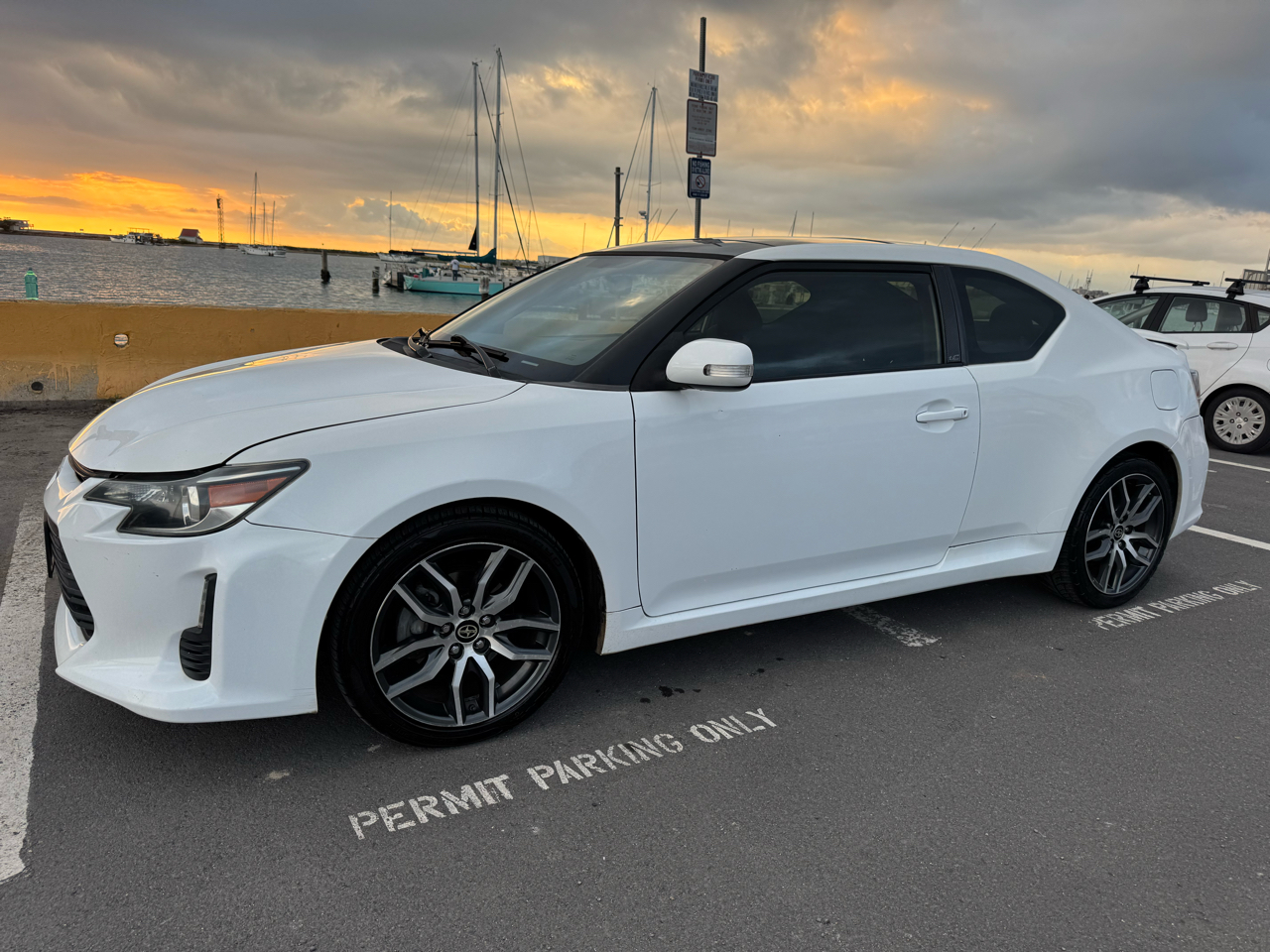 Scion tC Sports Coupe 6-Spd AT 2014