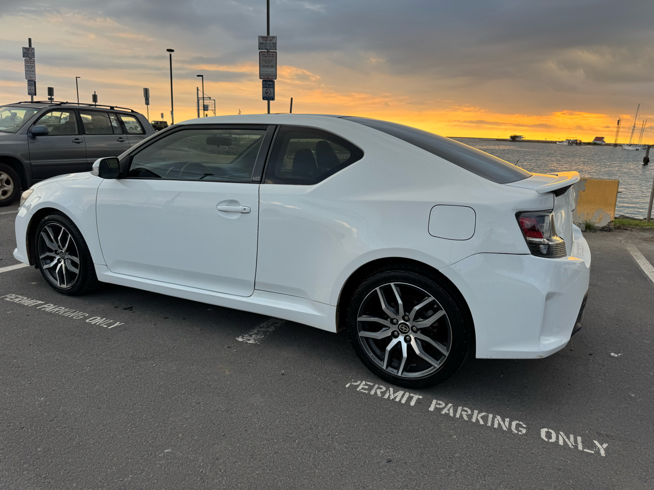 Scion tC Sports Coupe 6-Spd AT 2014
