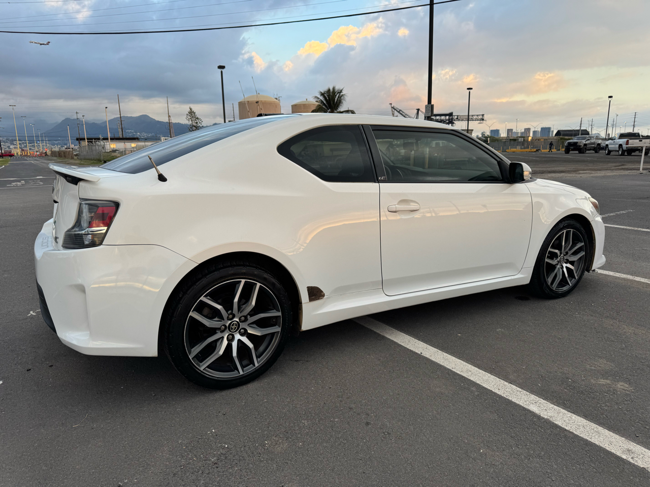 Scion tC Sports Coupe 6-Spd AT 2014