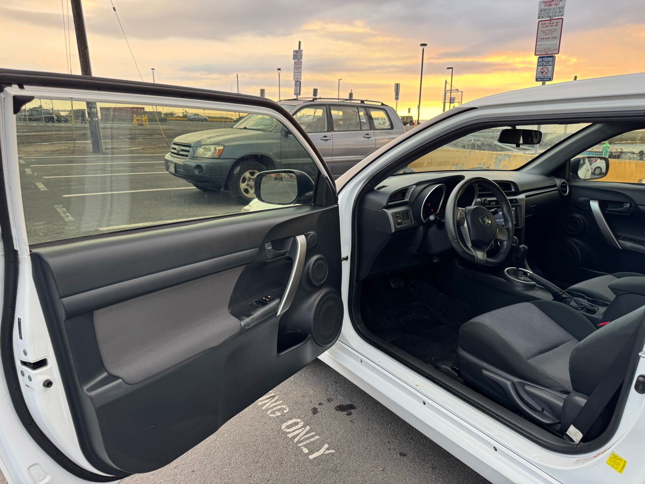 Scion tC Sports Coupe 6-Spd AT 2014