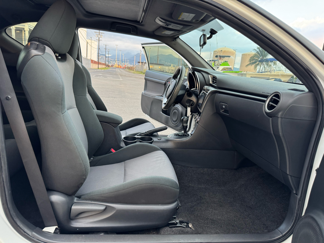 Scion tC Sports Coupe 6-Spd AT 2014