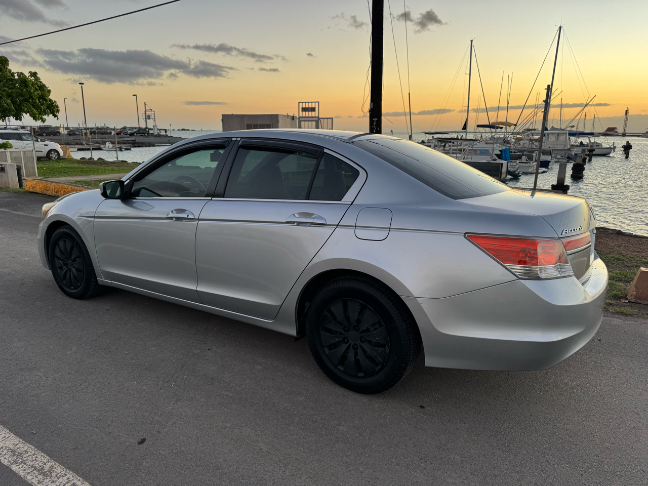Honda Accord LX sedan AT 2011