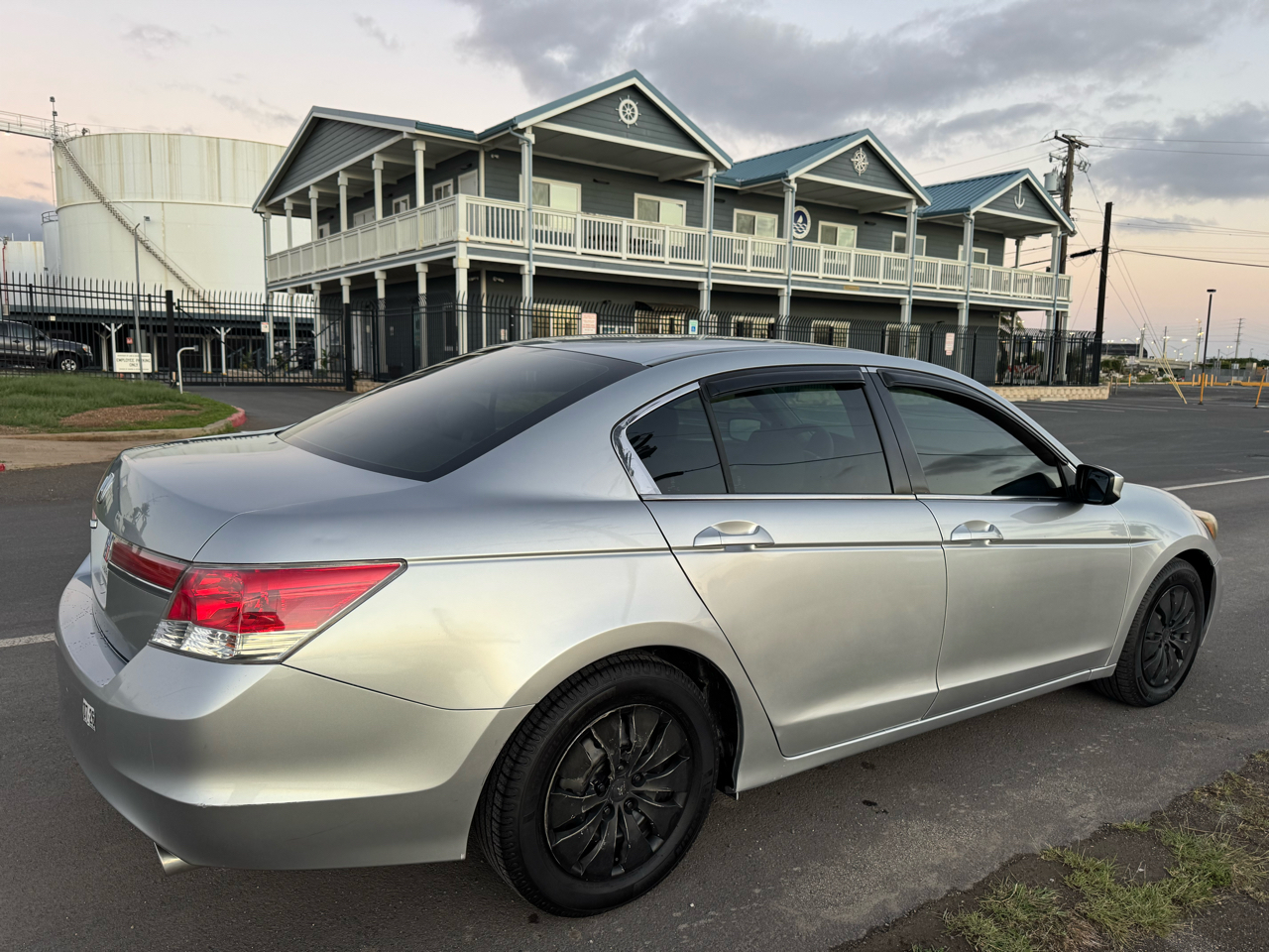 Honda Accord LX sedan AT 2011