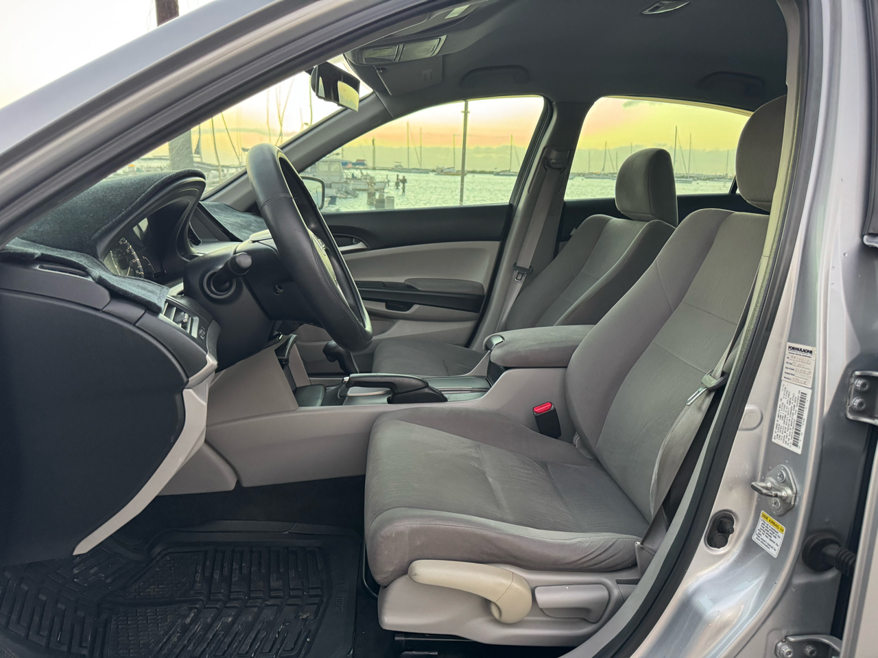 Honda Accord LX sedan AT 2011