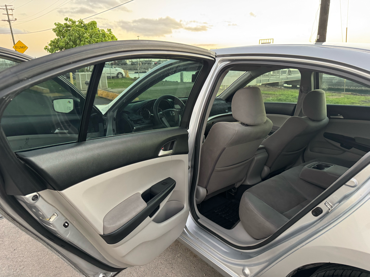 Honda Accord LX sedan AT 2011