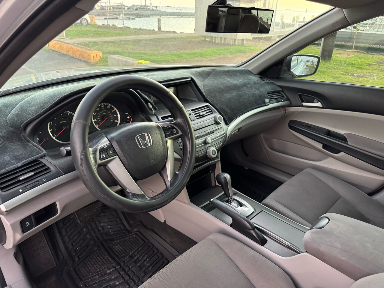 Honda Accord LX sedan AT 2011