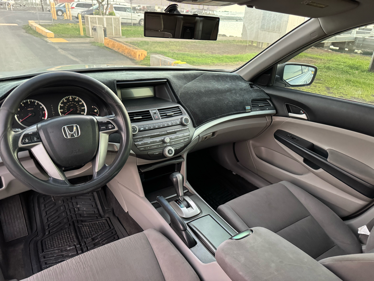 Honda Accord LX sedan AT 2011