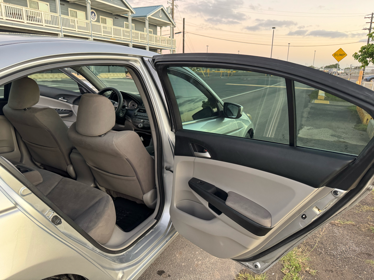 Honda Accord LX sedan AT 2011
