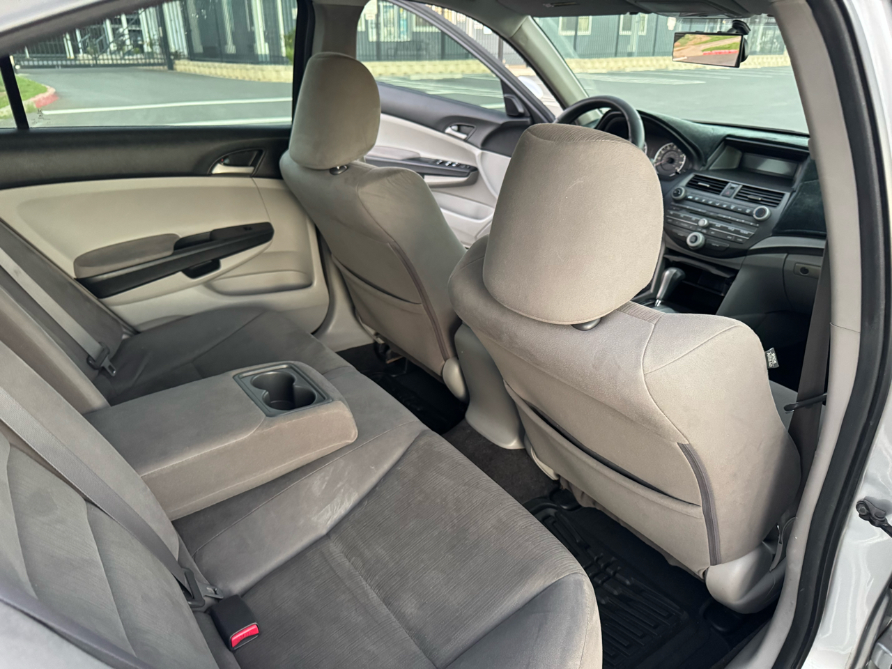 Honda Accord LX sedan AT 2011