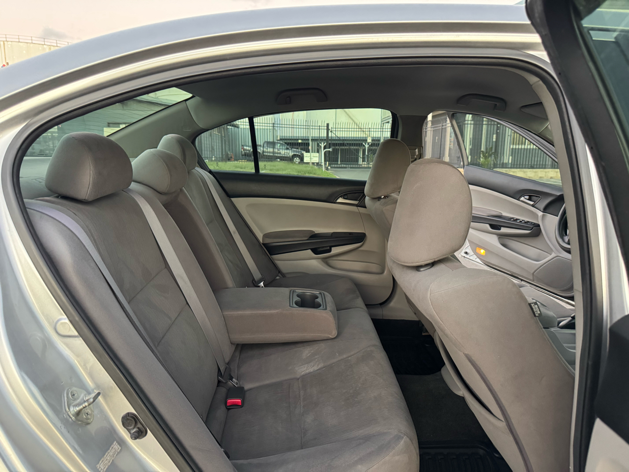 Honda Accord LX sedan AT 2011