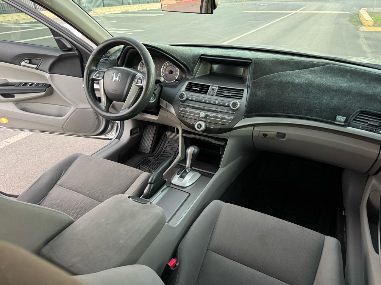 Honda Accord LX sedan AT 2011