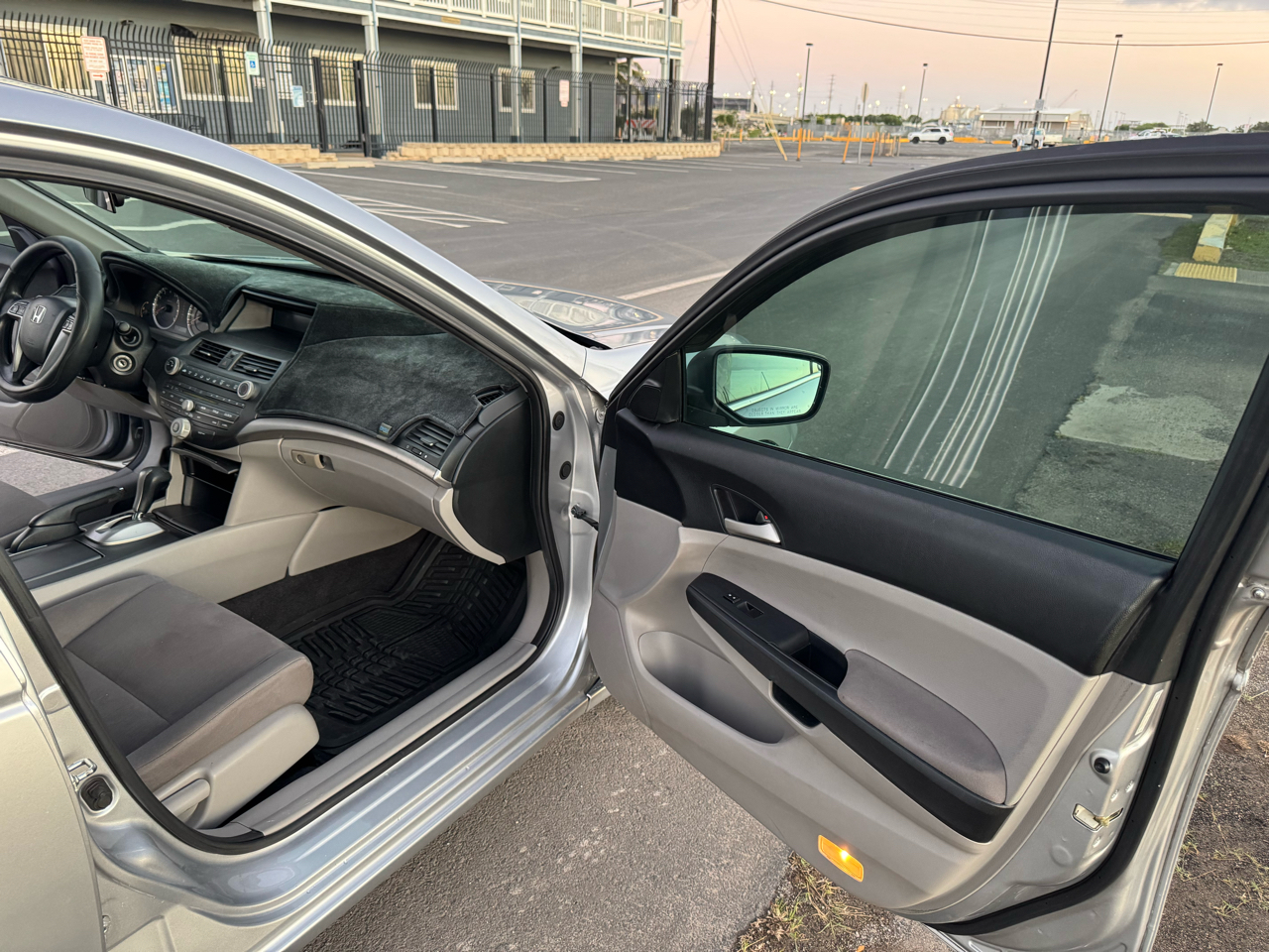 Honda Accord LX sedan AT 2011