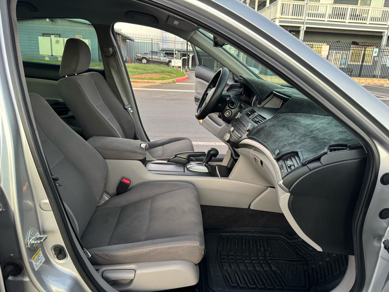 Honda Accord LX sedan AT 2011