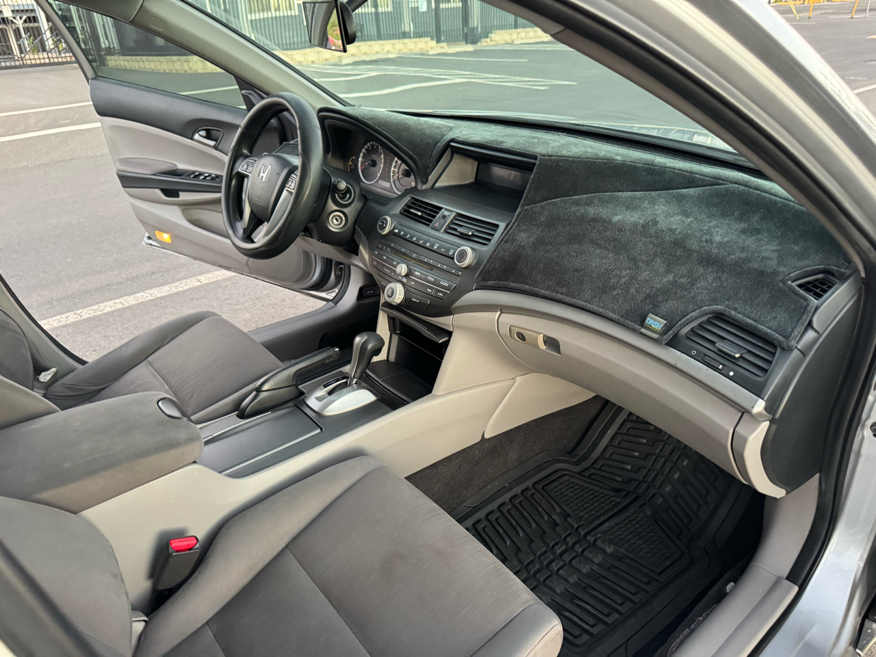 Honda Accord LX sedan AT 2011