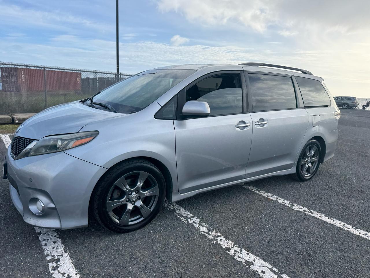2017 Toyota Sienna SE 8-Passenger