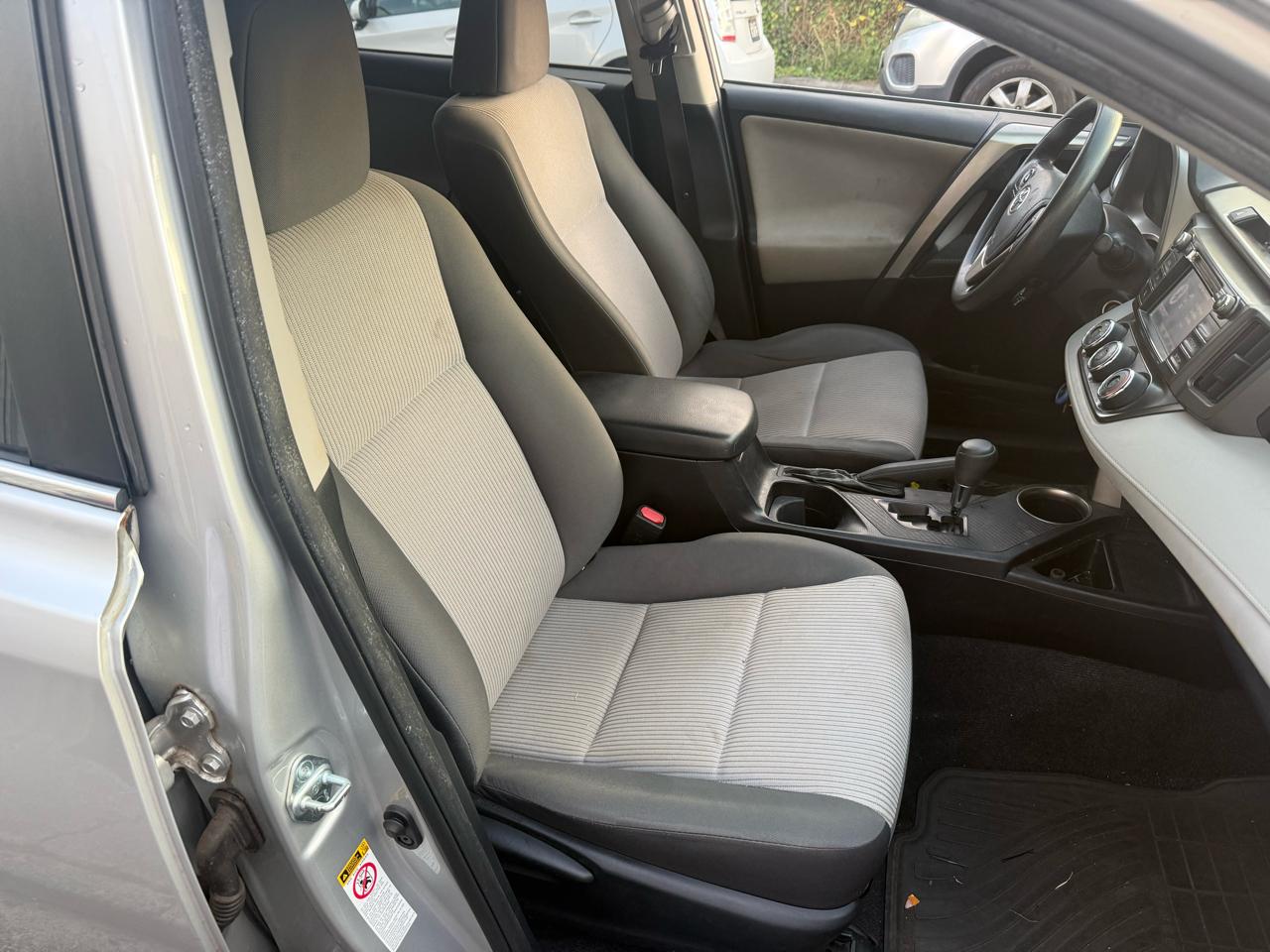 Toyota RAV4 LE FWD 2015