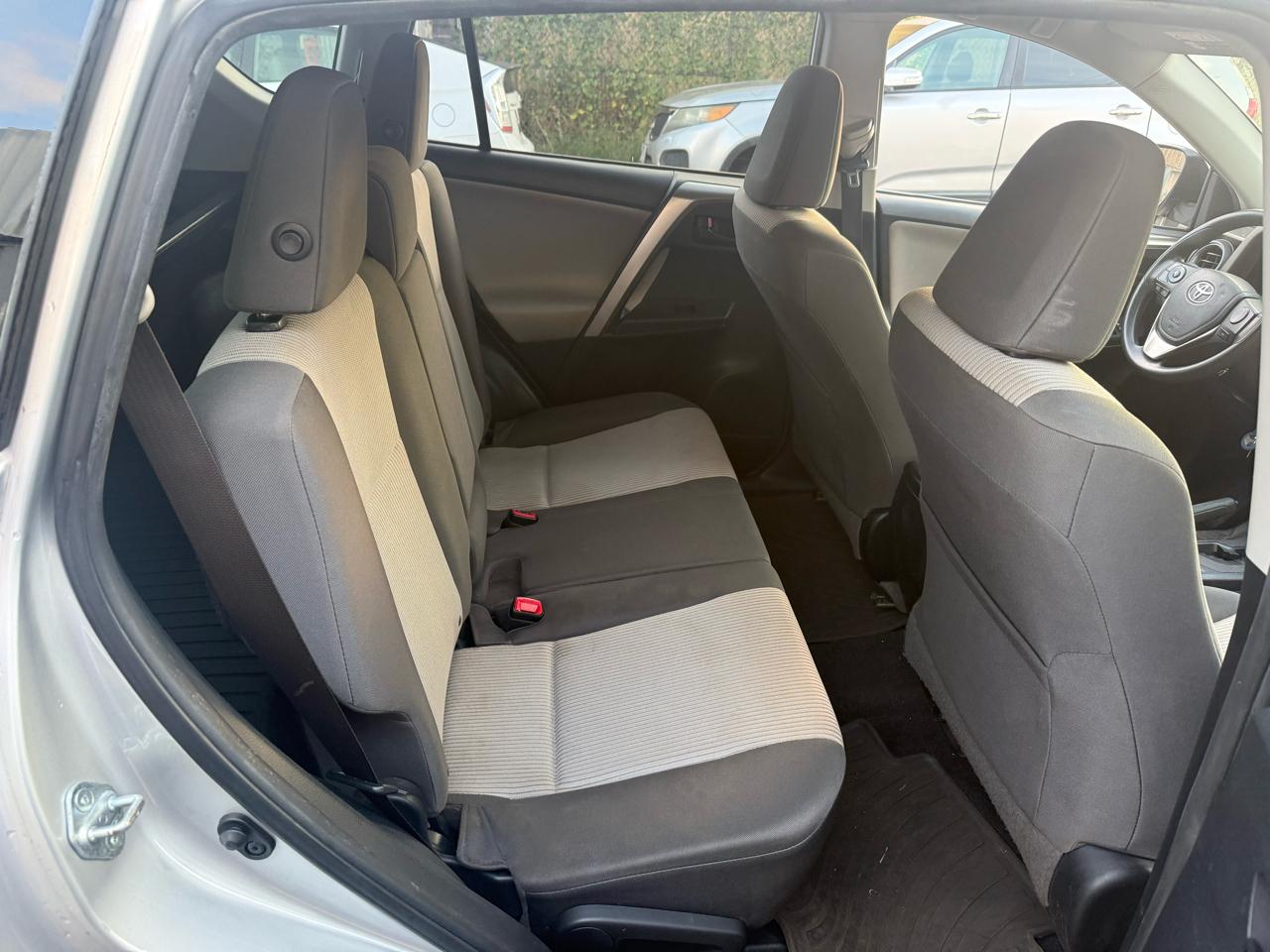 Toyota RAV4 LE FWD 2015