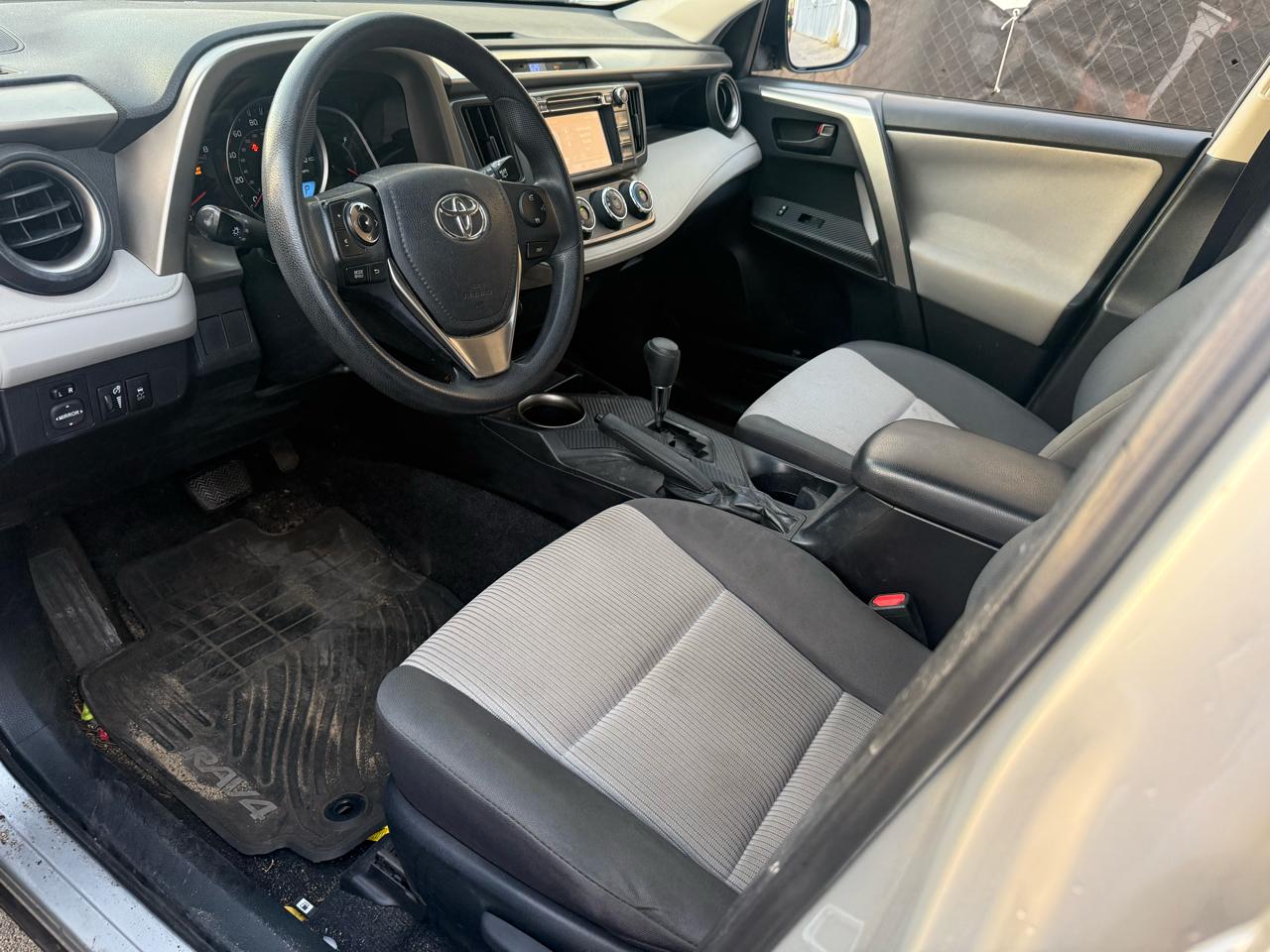 Toyota RAV4 LE FWD 2015