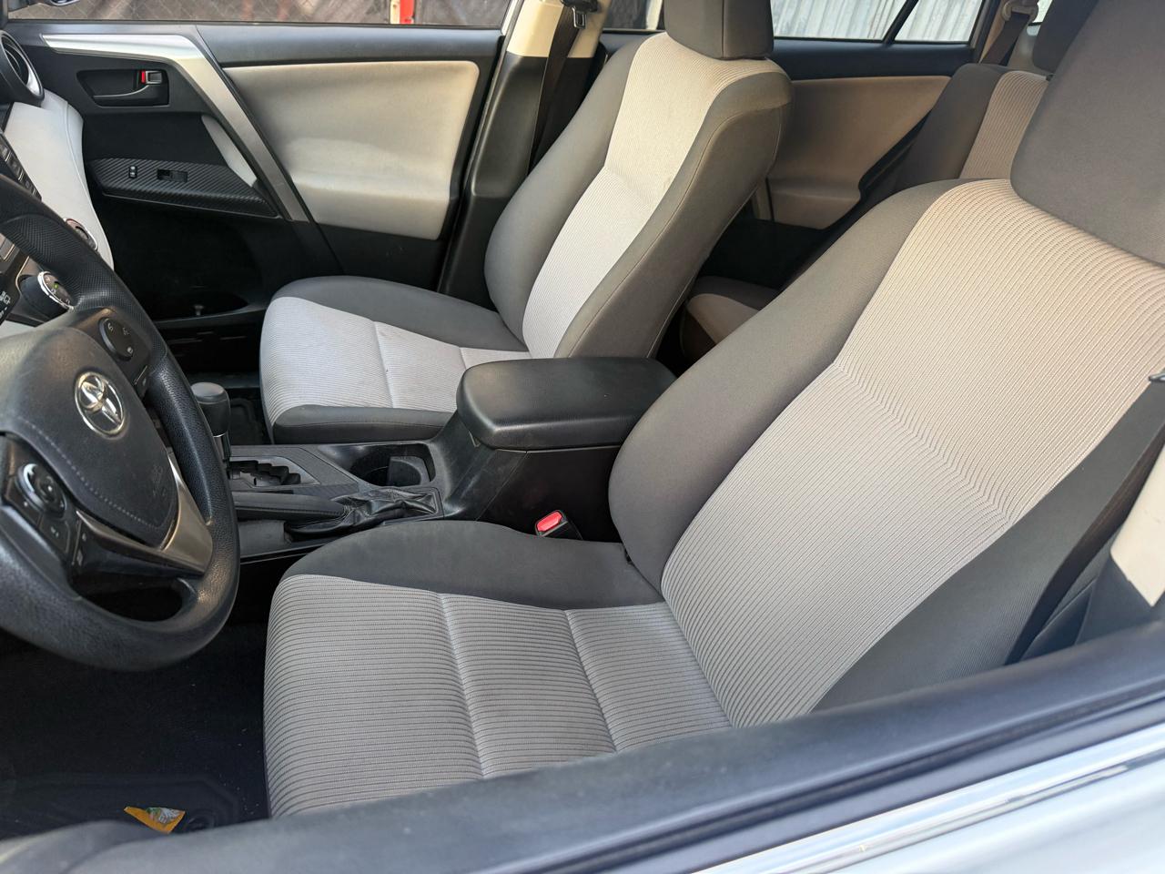 Toyota RAV4 LE FWD 2015