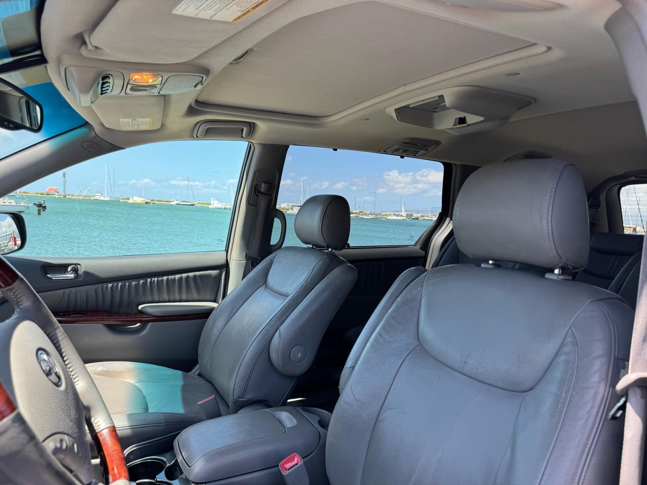 Toyota Sienna XLE 2005