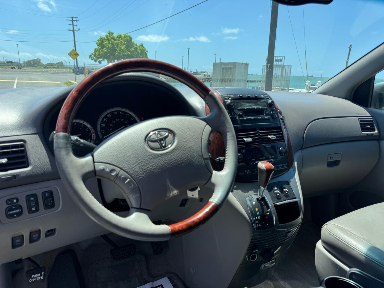 Toyota Sienna XLE 2005