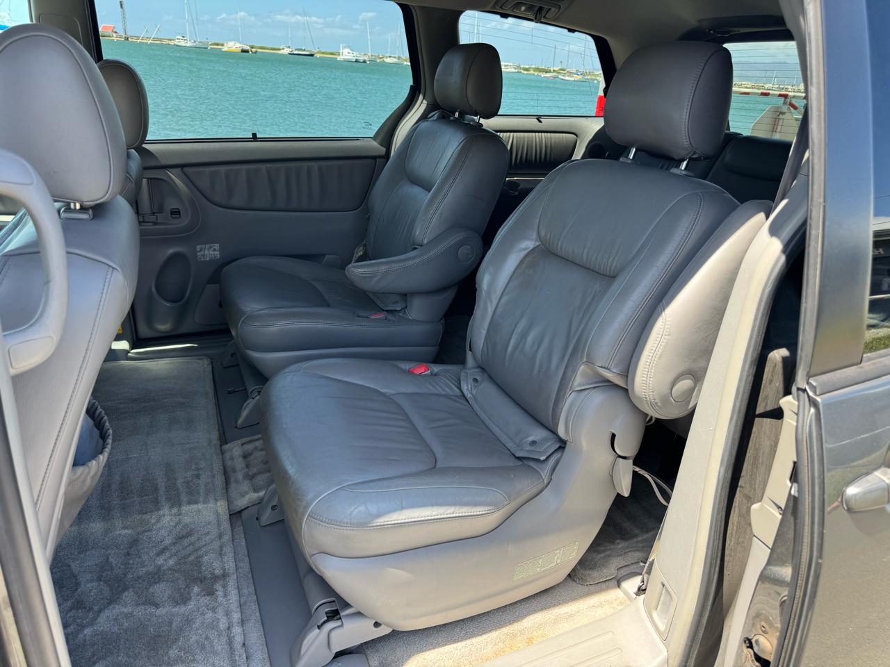 Toyota Sienna XLE 2005