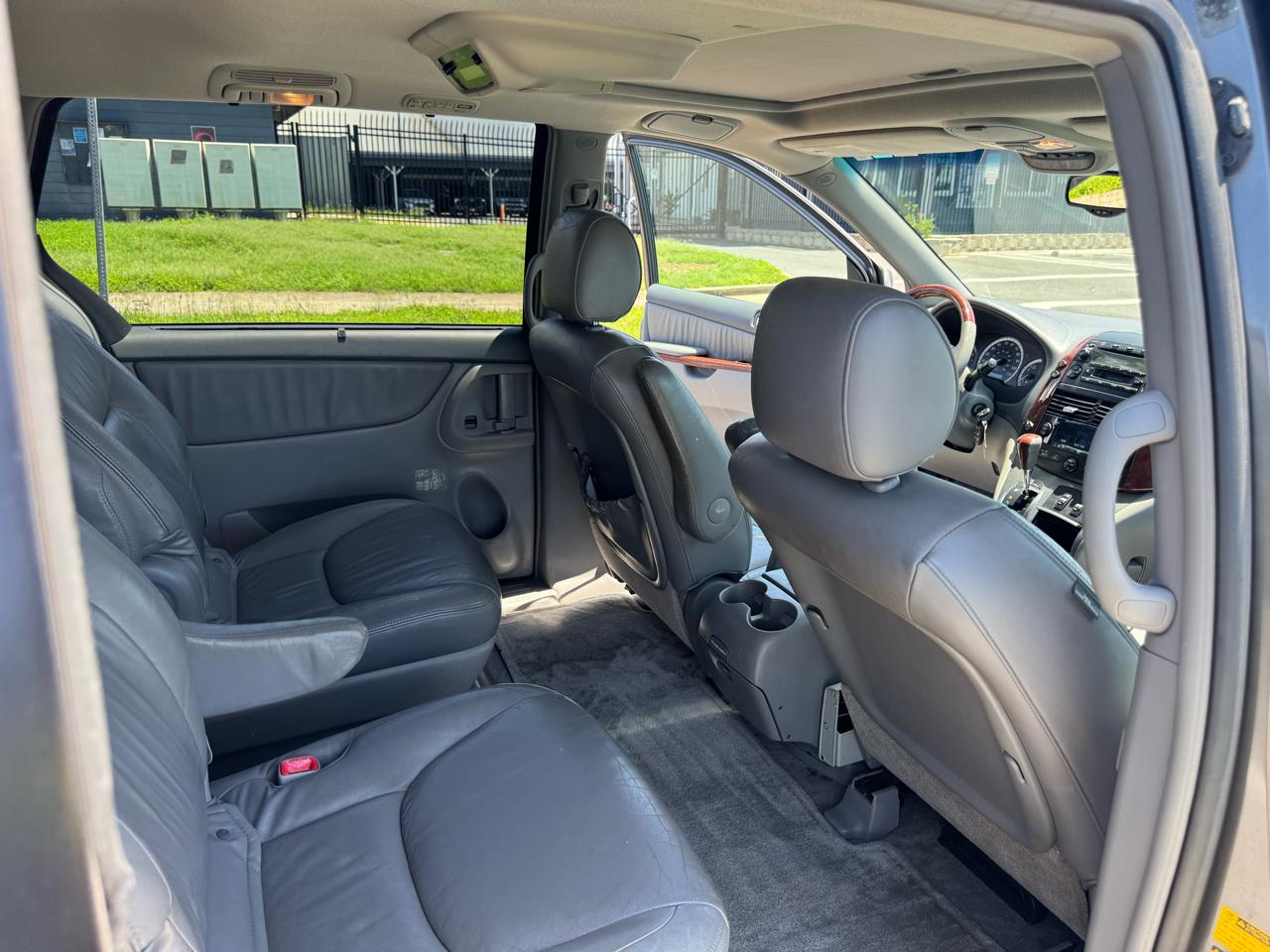 Toyota Sienna XLE 2005