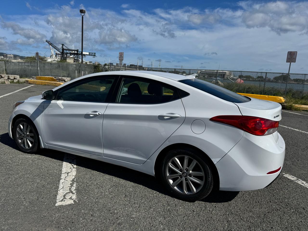 Hyundai Elantra SE 6AT 2015