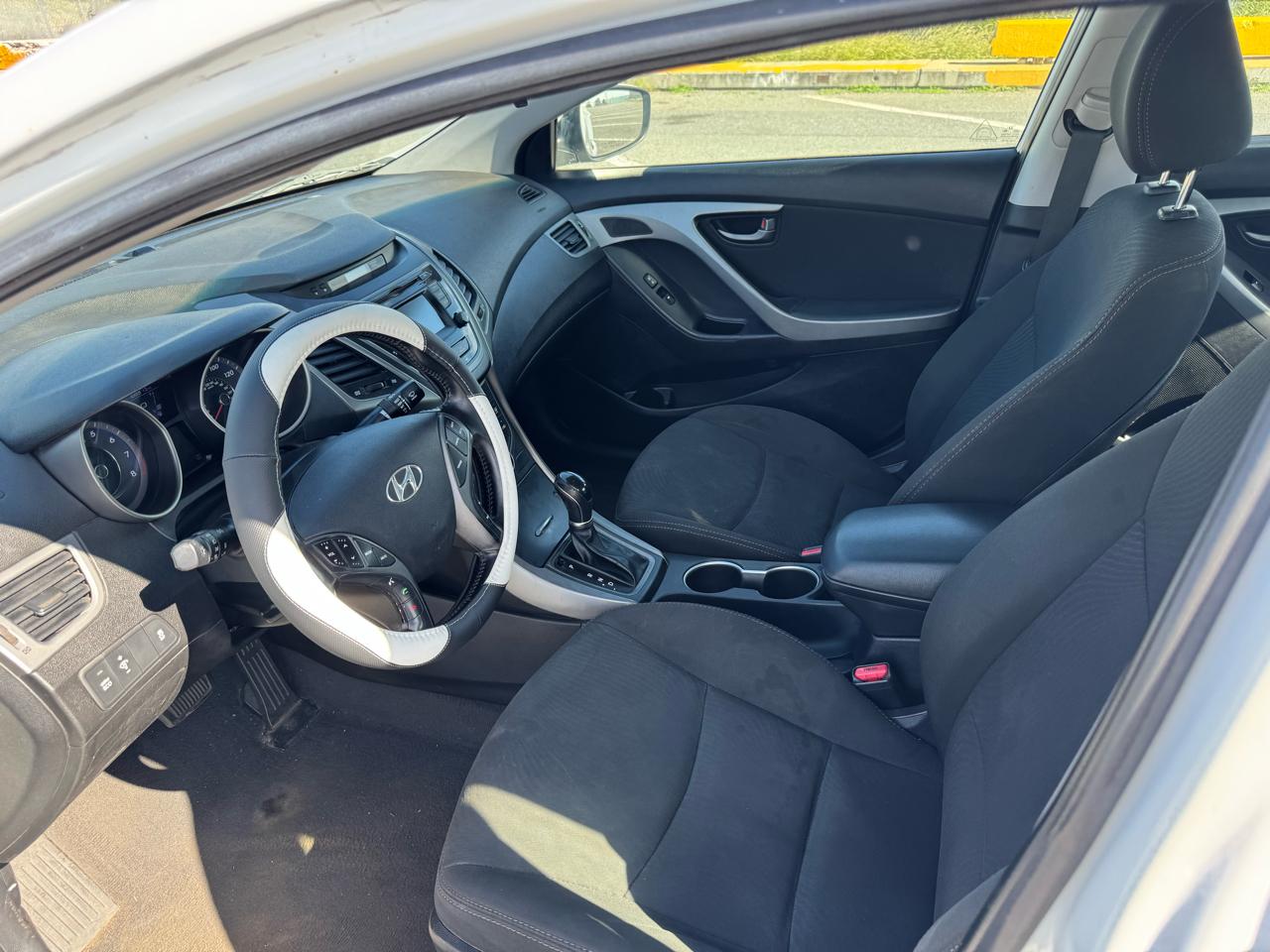 Hyundai Elantra SE 6AT 2015