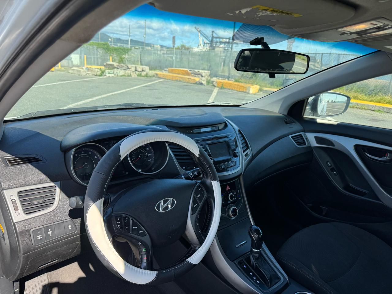 Hyundai Elantra SE 6AT 2015