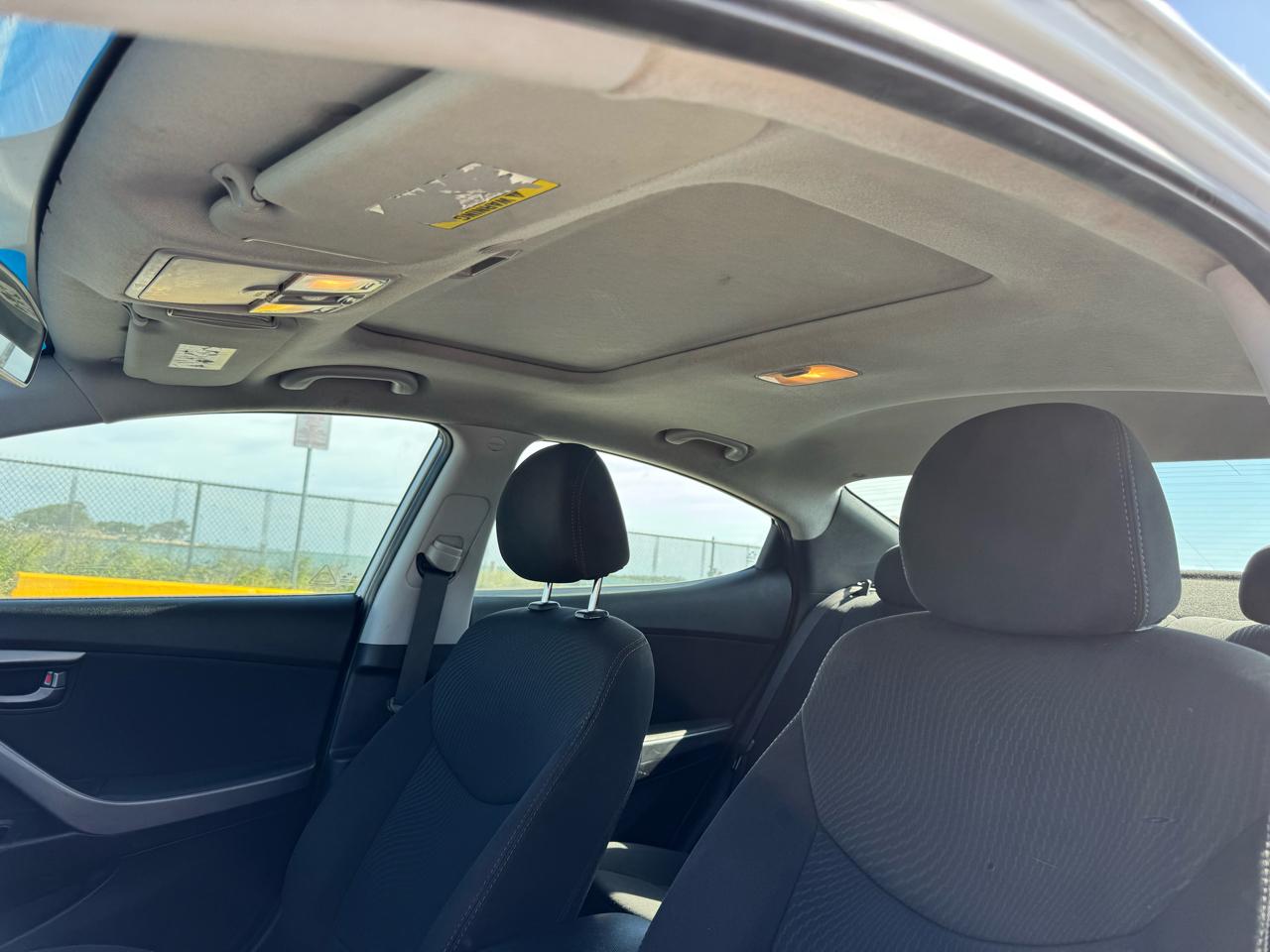 Hyundai Elantra SE 6AT 2015