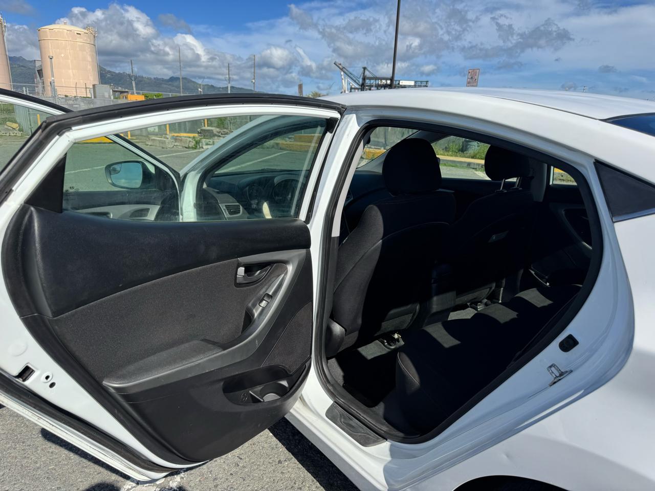 Hyundai Elantra SE 6AT 2015