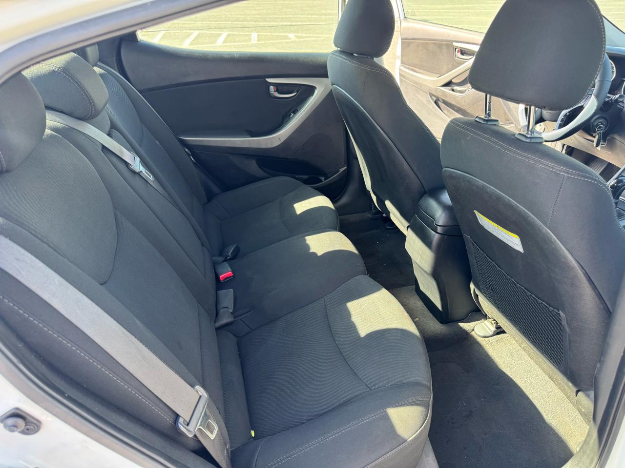 Hyundai Elantra SE 6AT 2015