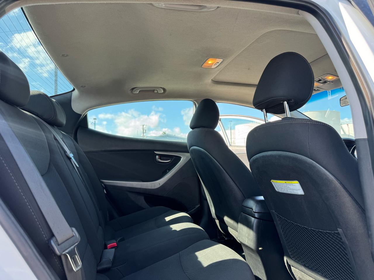 Hyundai Elantra SE 6AT 2015