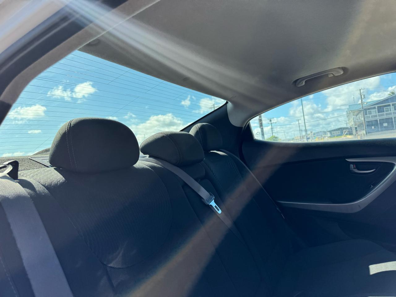 Hyundai Elantra SE 6AT 2015