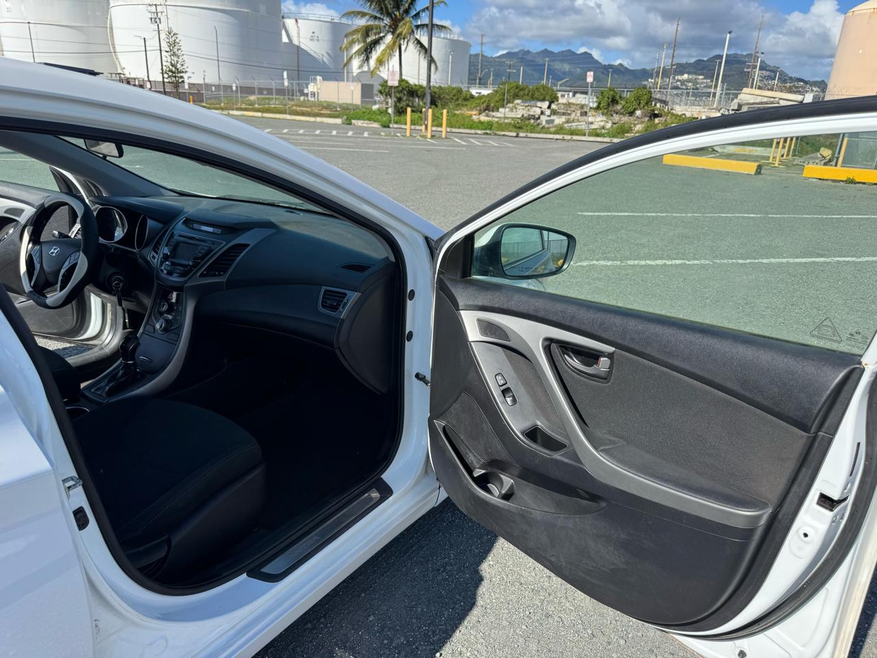 Hyundai Elantra SE 6AT 2015