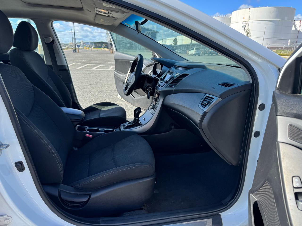 Hyundai Elantra SE 6AT 2015