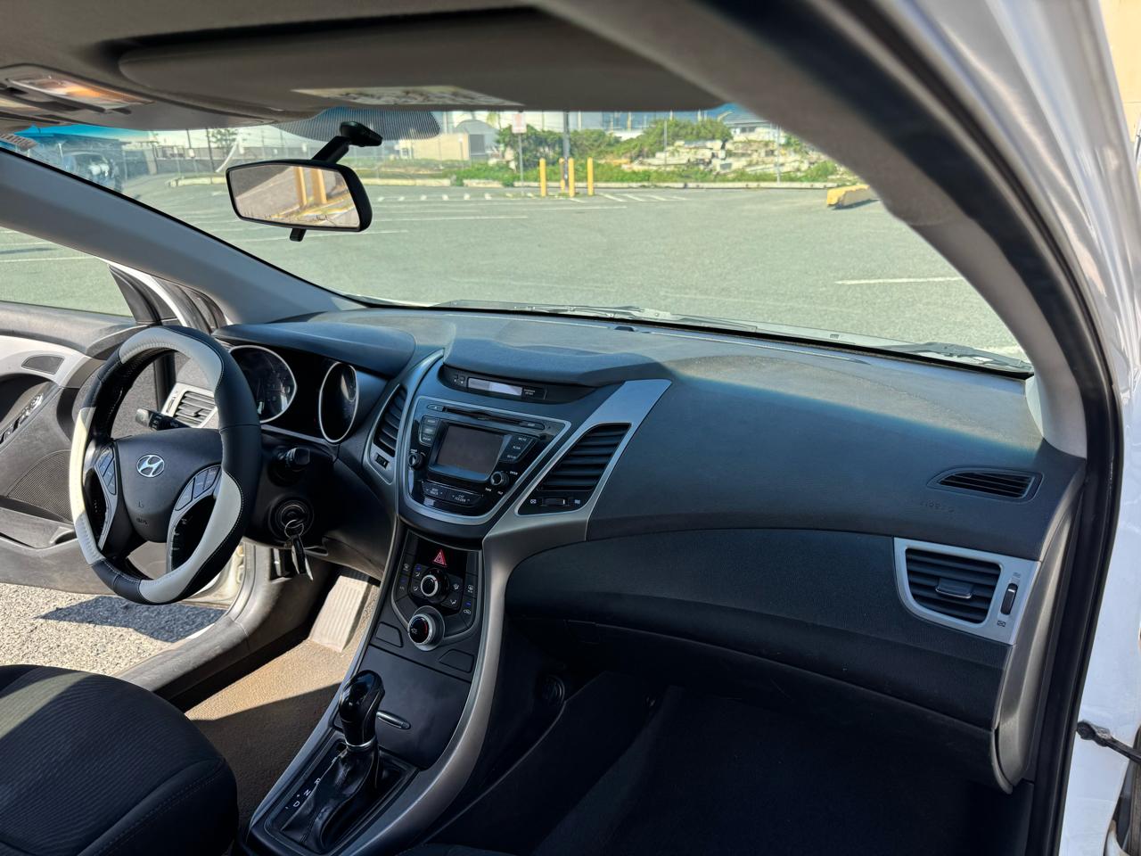 Hyundai Elantra SE 6AT 2015