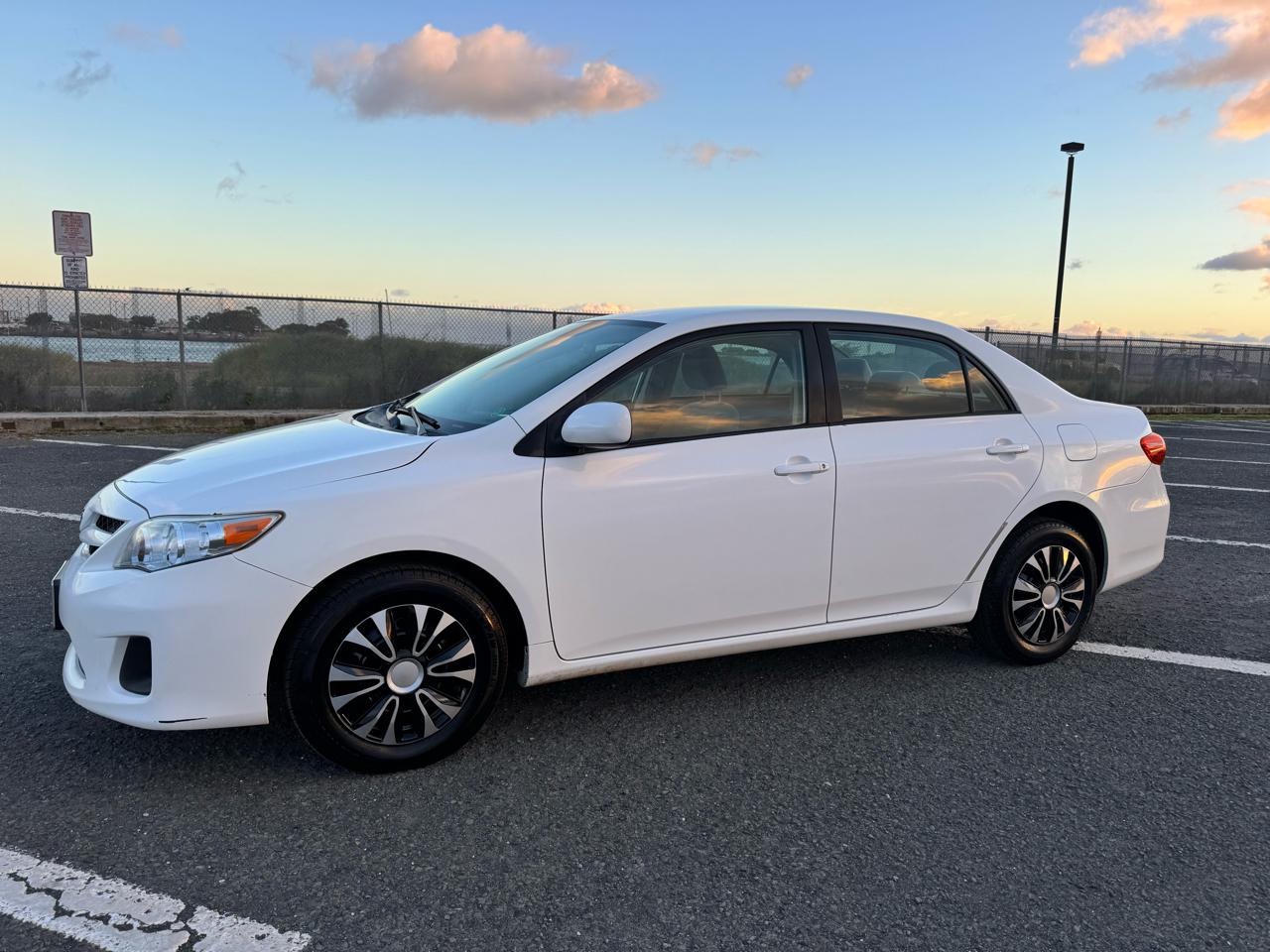 Toyota Corolla 4dr Sdn Auto LE (Natl) 2011