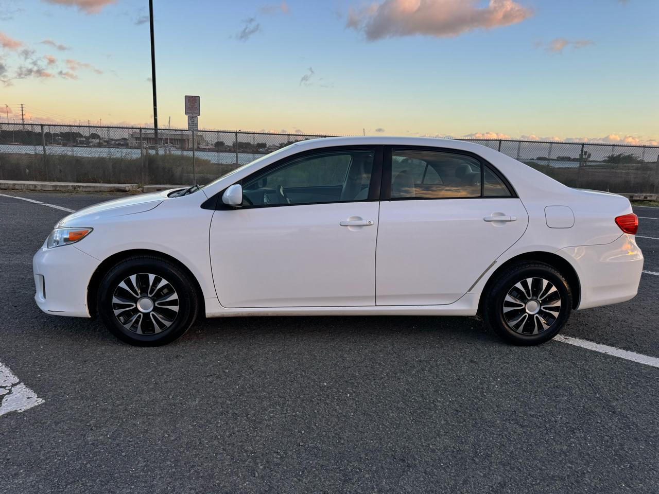 Toyota Corolla 4dr Sdn Auto LE (Natl) 2011