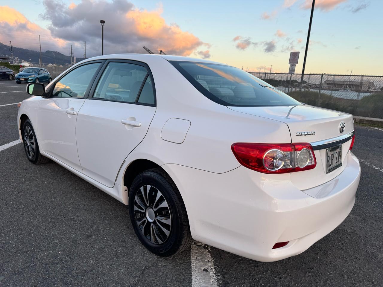 Toyota Corolla 4dr Sdn Auto LE (Natl) 2011