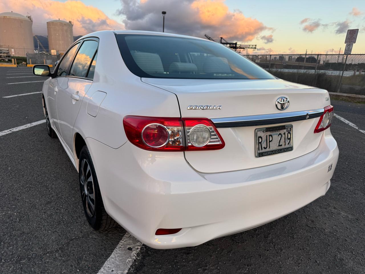 Toyota Corolla 4dr Sdn Auto LE (Natl) 2011